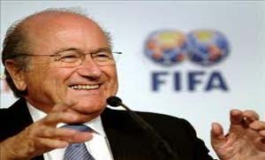 Blatter leaves, pledges support