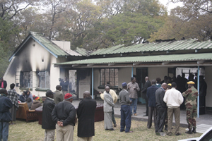 Scores throng Mujuru residence
