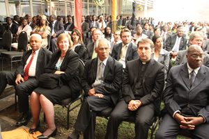 Hundreds throng Africa Unity Square
