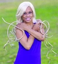 Singer hasn’t cut nails for 18 years