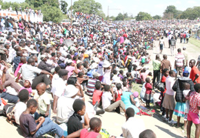 Thousands mark independence