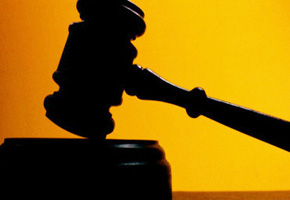 Notorious armed robber attacks cop