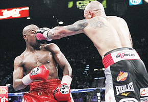 Mayweather beats Cotto