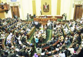 Egypt parliament meets in defiance of court