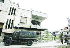 Syrian govt tanks move on Aleppo rebels
