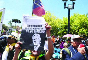 Ecuadorians rally behind Assange asylum bid