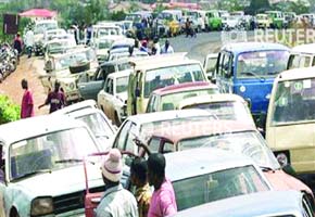 Long lines at petrol stations after strike threat in Nigeria