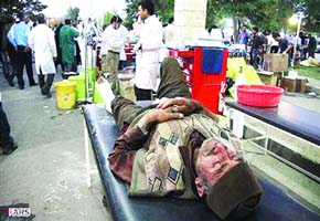 Rescuers search for Iran quake survivors