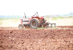 Farmers call on banks to reduce interest rates