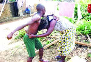 I OWN YOU! Man beats up girlfriend for refusing to share her cellphone password
