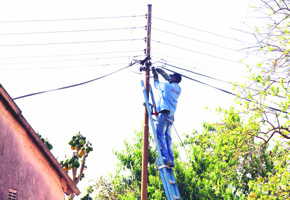 Zesa technicians ordered to stop disconnections