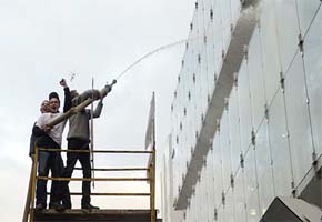 Protesting farmers spray European parly with milk