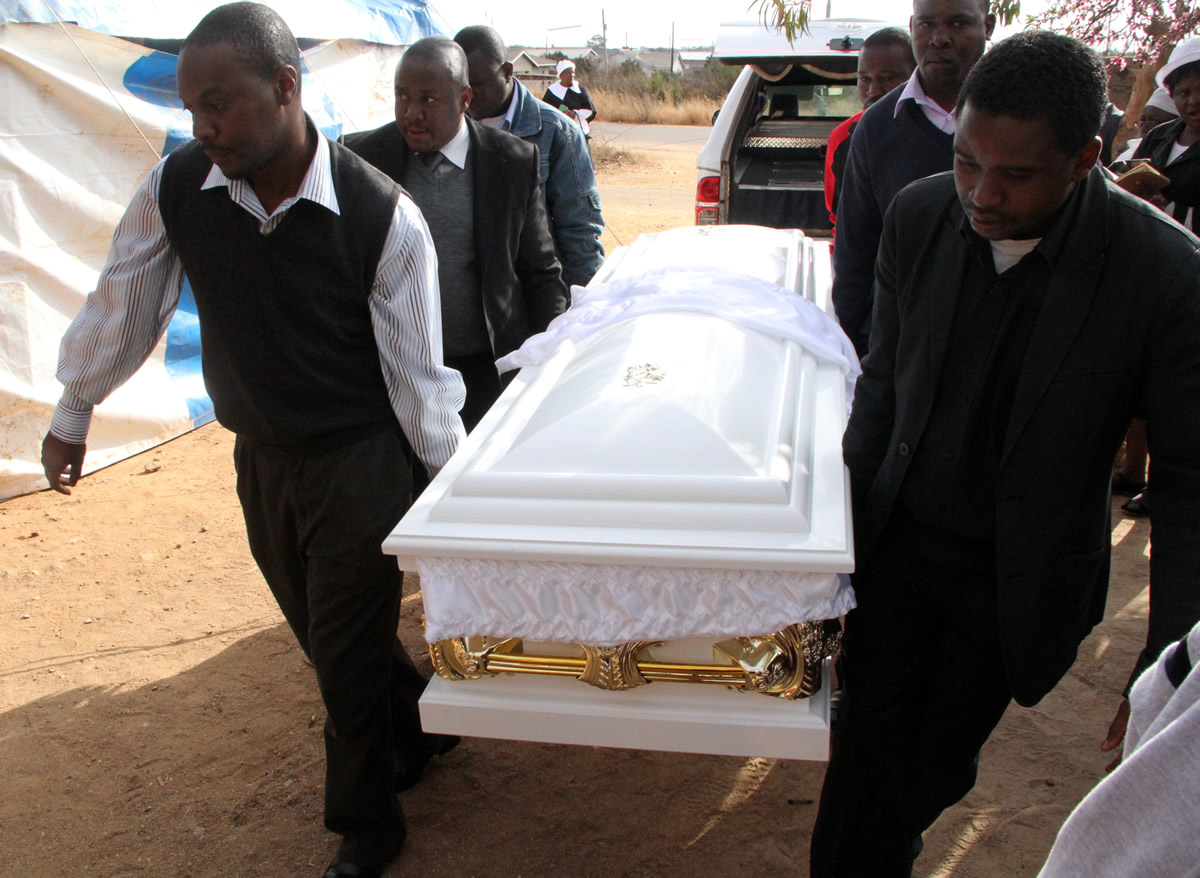 Hundreds mourn Mambo