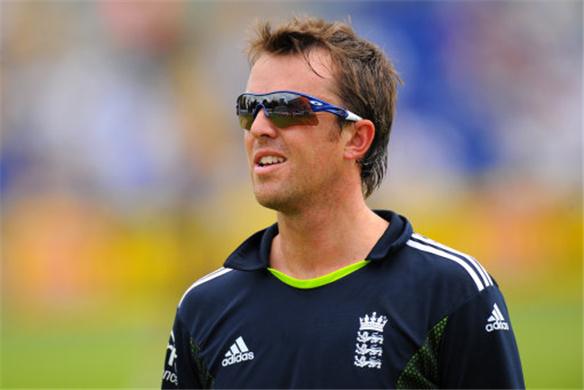Swann aims to cut off the head