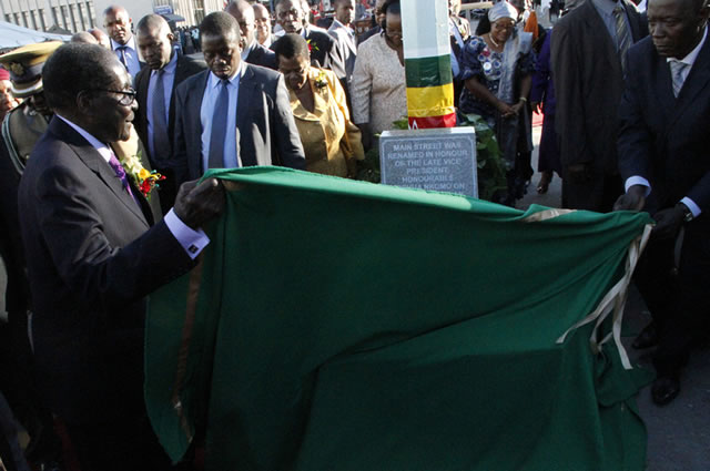 Thousands attend unveiling ceremony