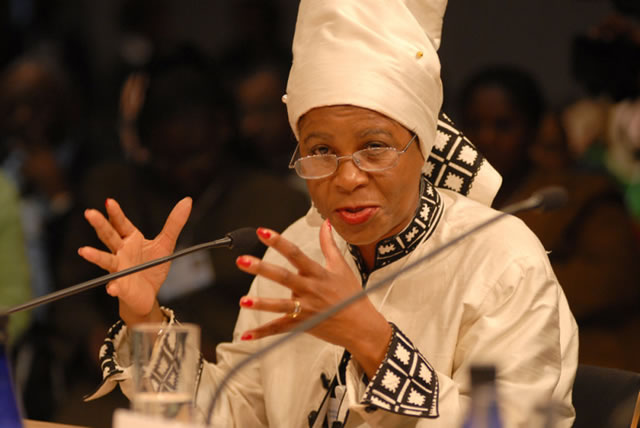 DA picks Ramphele to challenge Zuma