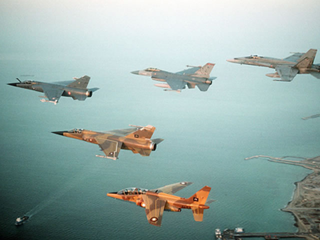 Iraqi jets target armed groups in Anbar