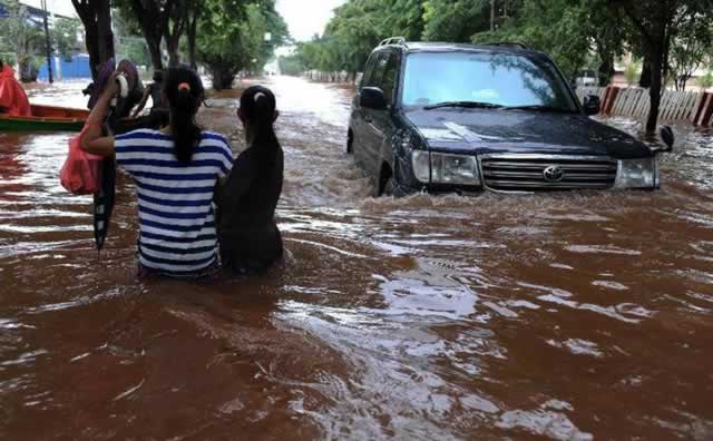 Widespread flood afflicts Jakarta