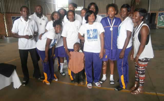 Byo Queens scoop gold
