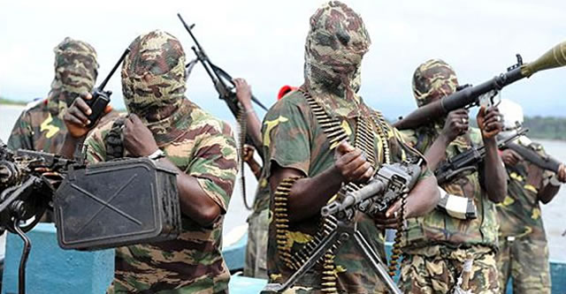 Gunmen kill 100 in central Nigeria