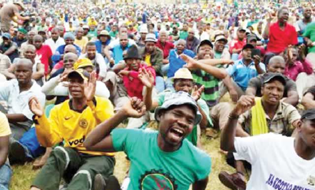 Miners trickle back as talks grind on