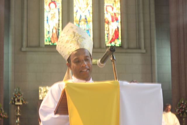 Catholics snub priest ‘secret lovers’