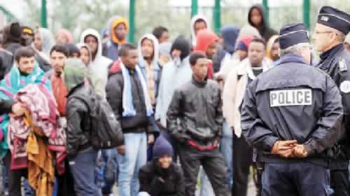 France expels migrants from Calais camps