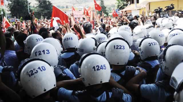 Protesters clash with police in Turkey