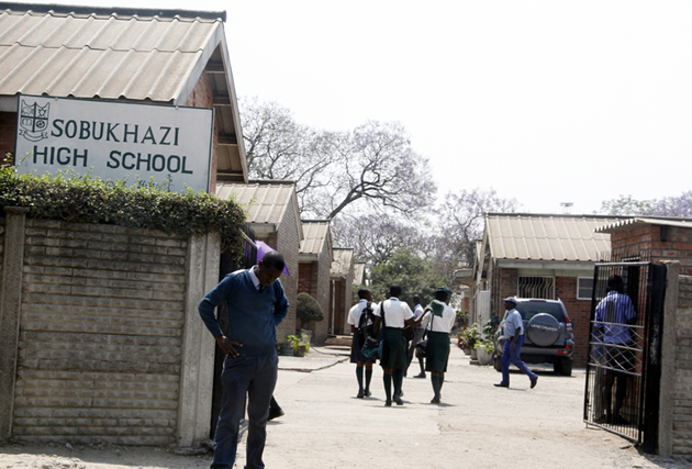Pupil in school toilet birth: Dumps baby after solo delivery