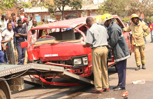 19 cheat death in kombi-Corolla crash