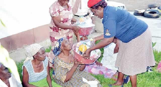 Cde Mohadi spreads Christmas cheer