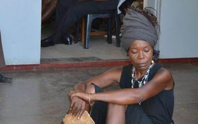 Inyanga causes stir at court