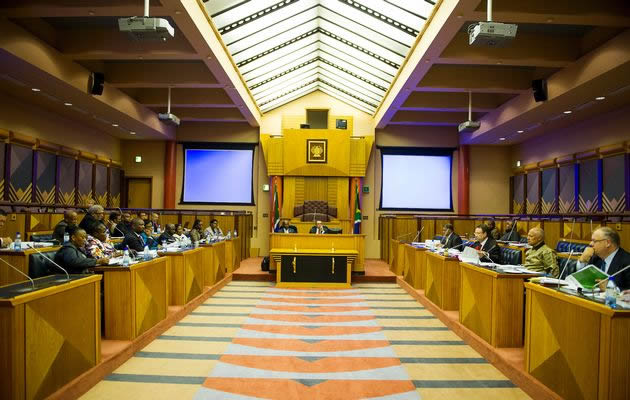 Journalist forced to delete pictures by Parly officers