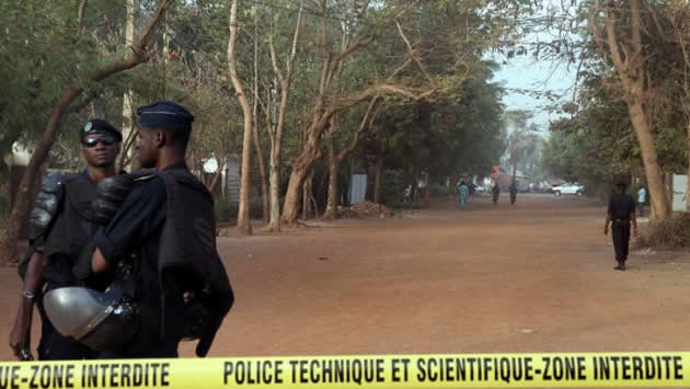 2 suspected bombers lynched, burned in Mali