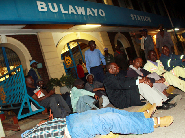 NRZ workers in sleep-in protest