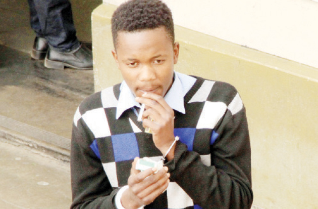 Waiter robs Chinese boss of $6k