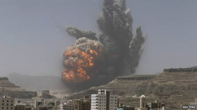 Yemeni crisis: Deadly air strike on arms depot