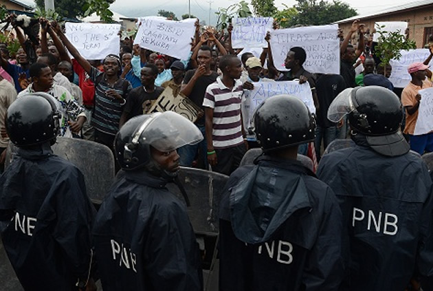 Shots fired as Burundi protesters clash with cops