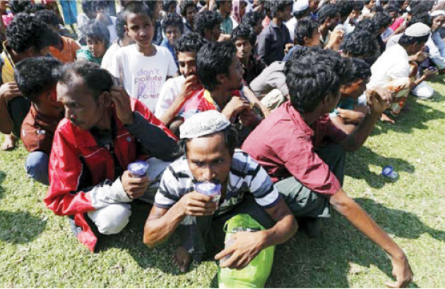 Hundreds of refugees rescued off Indonesian coast