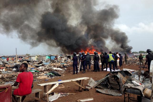 Ghana destroys hundreds of homes to prevent floods