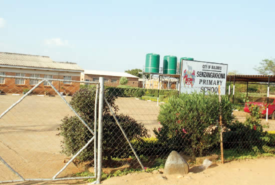 Robbers raid 3 city schools in 3 days