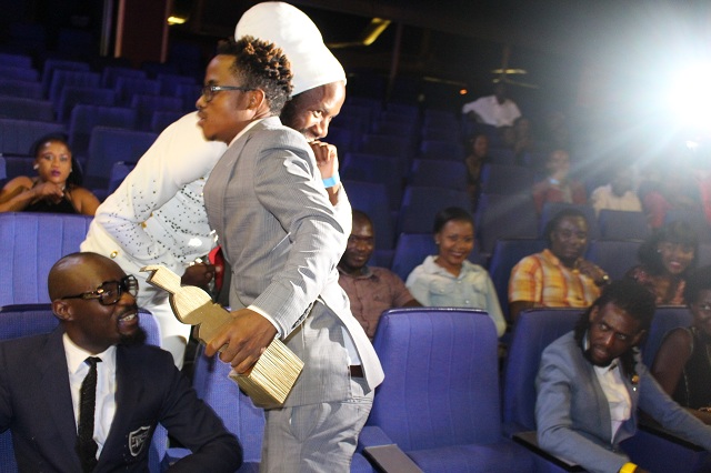 Cal_Vin scoops Best Hip Hop gong