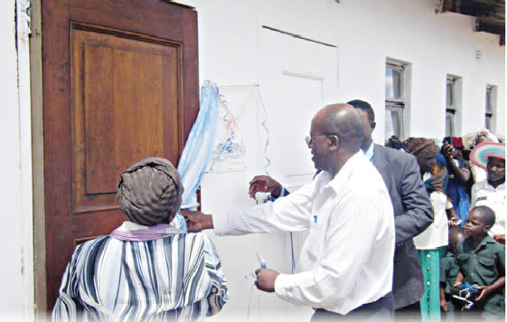 Villagers build primary school