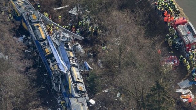 Germany trains in deadly head-on crash