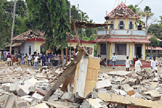 Fire kills over 100 in India temple