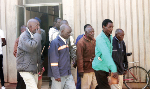 Matshetshe villagers besiege court