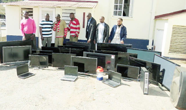 Cops recover $42,000 loot from robber pair