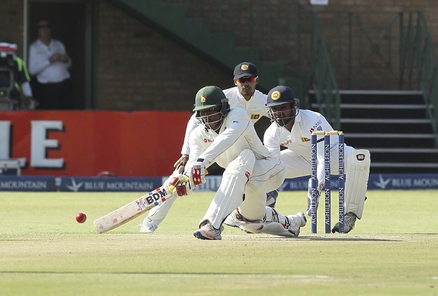 Zim rally after losing early wickets