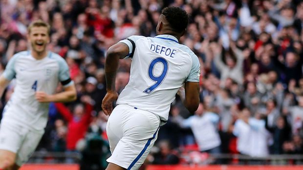 Defoe scores on return as England beat Lithuania