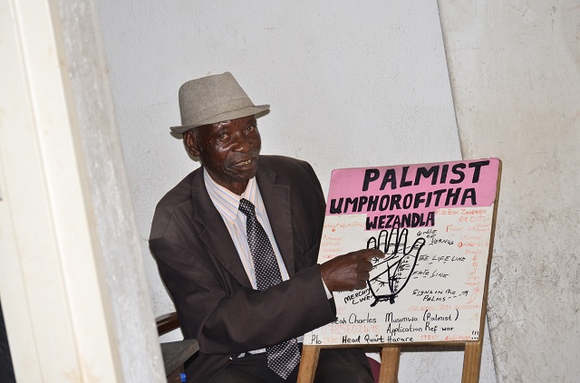 Micah Charles Musimwa: Palmist since 1974: Read President Mugabe’s hand in 1991